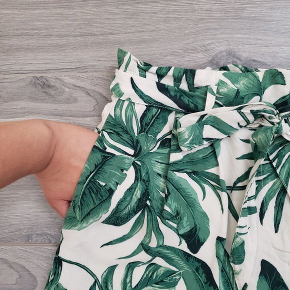 H&M Tropical Palm Print High Waist Paperbag Shorts Size 6 - Picture 3 of 10